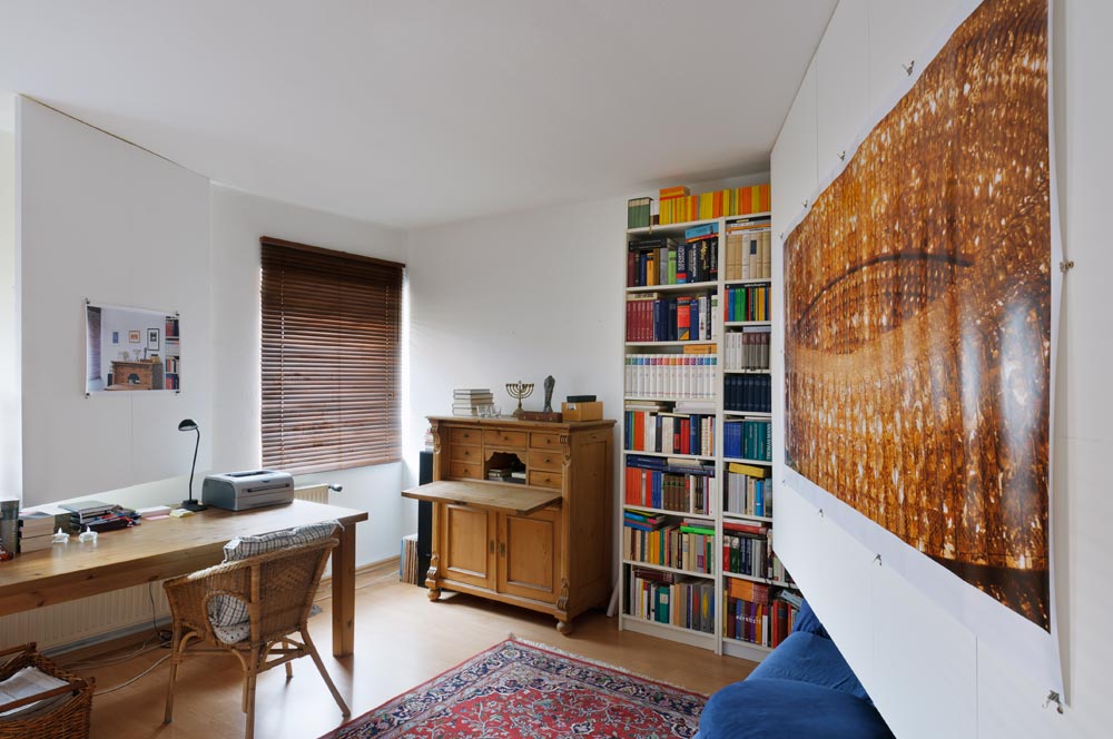 private haengung installation view 1